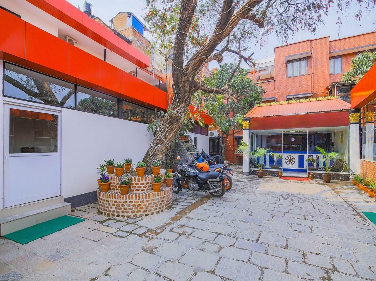 Oyo 352 Hotel Konark Inn Kathmandu Exterior photo