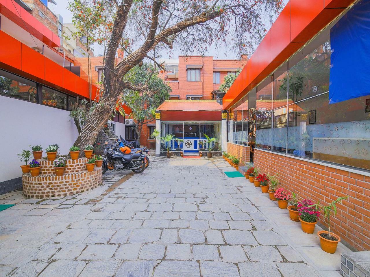 Oyo 352 Hotel Konark Inn Kathmandu Exterior photo